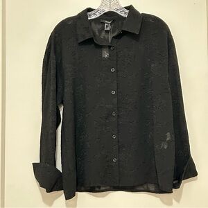 NWT  Women's Black Sheer Floral Jacquard Button-Up Shirt Blouse Size Small